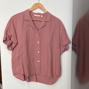 Uniqlo Relaxed Short-Sleeve Button-Down Shirt in Dusty Rose